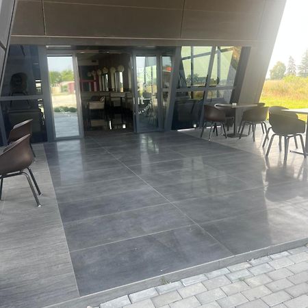 Penzion Black Hut Dunajská Streda Eksteriør billede
